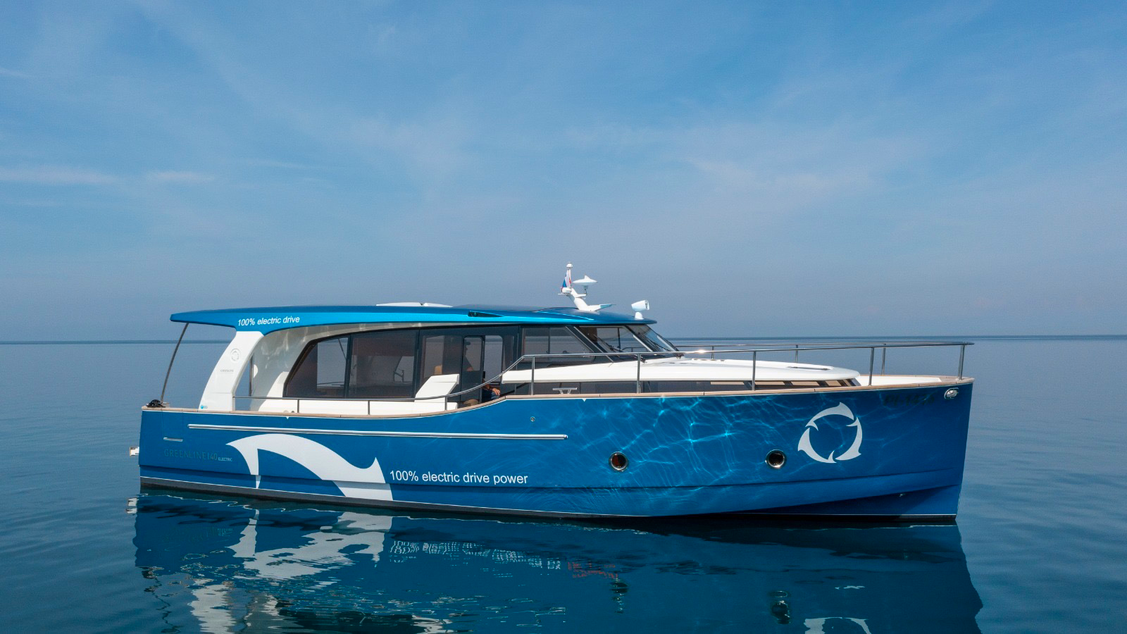 GREENLINE 40 HYBRID - The Gentlemen's Cruiser Among our Range